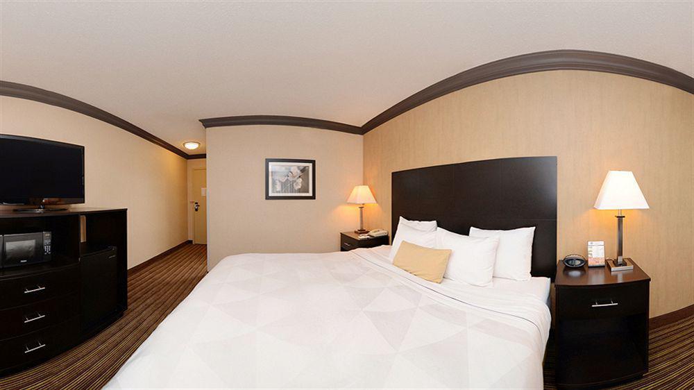 Wyndham Garden Schaumburg Chicago Northwest Hotel Exterior photo